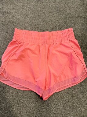 Athleta High Rise Mesh Running shorts 3” women size medium Coral